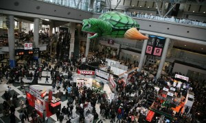 Tokyo_Big_Sight_West_Exhibition_Hall_Atrium-300x180